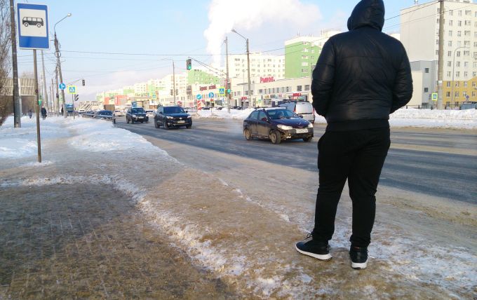 зимнее фото той же остановки